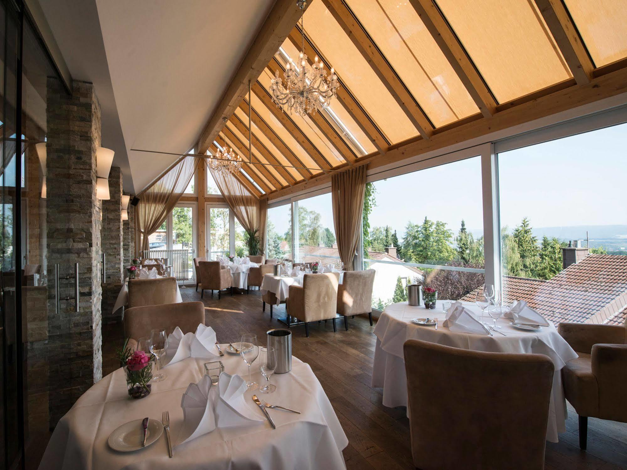 Design-Konferenzhotel & Restaurant Steinernes Schweinchen Kassel Buitenkant foto