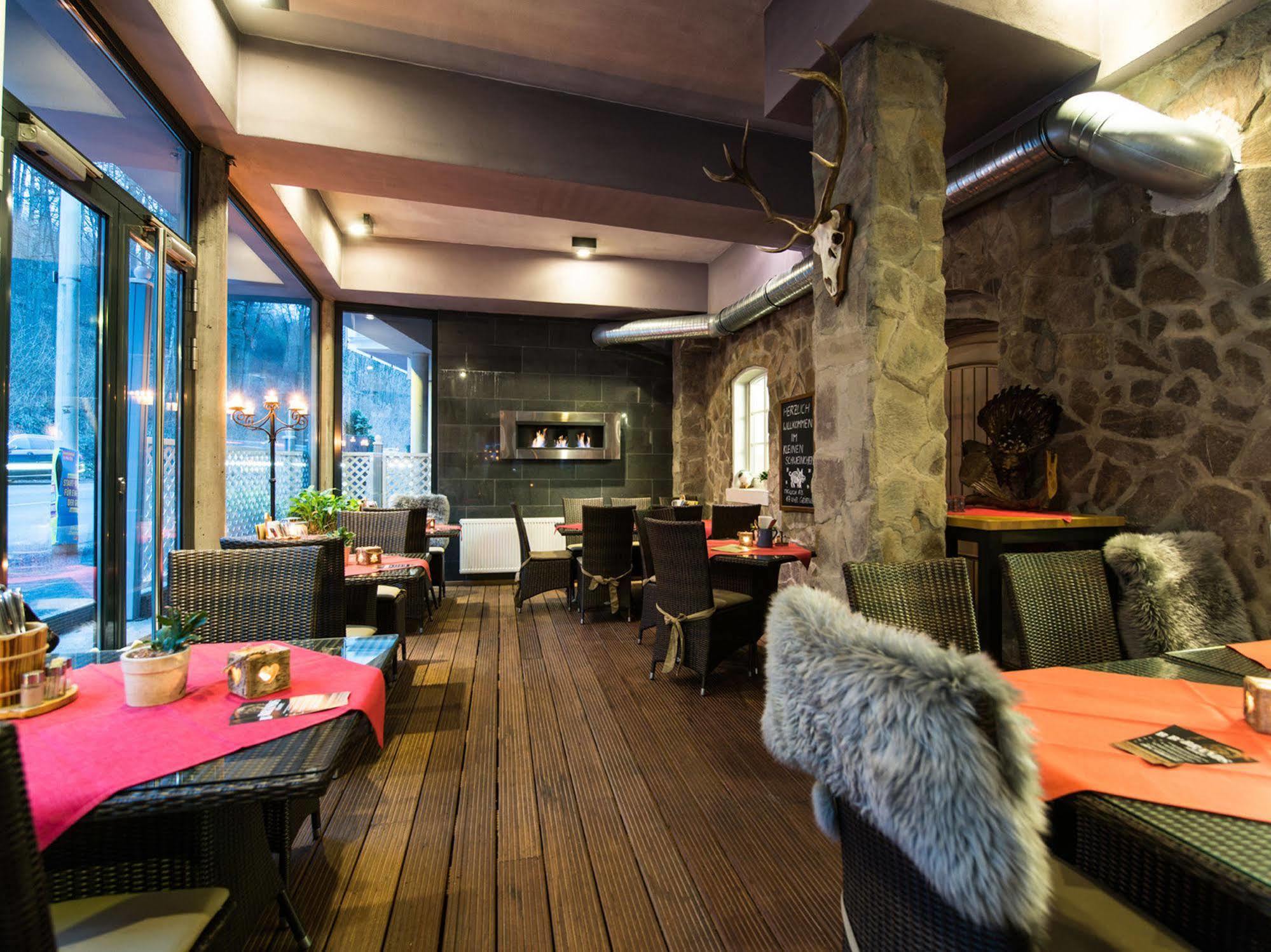 Design-Konferenzhotel & Restaurant Steinernes Schweinchen Kassel Buitenkant foto