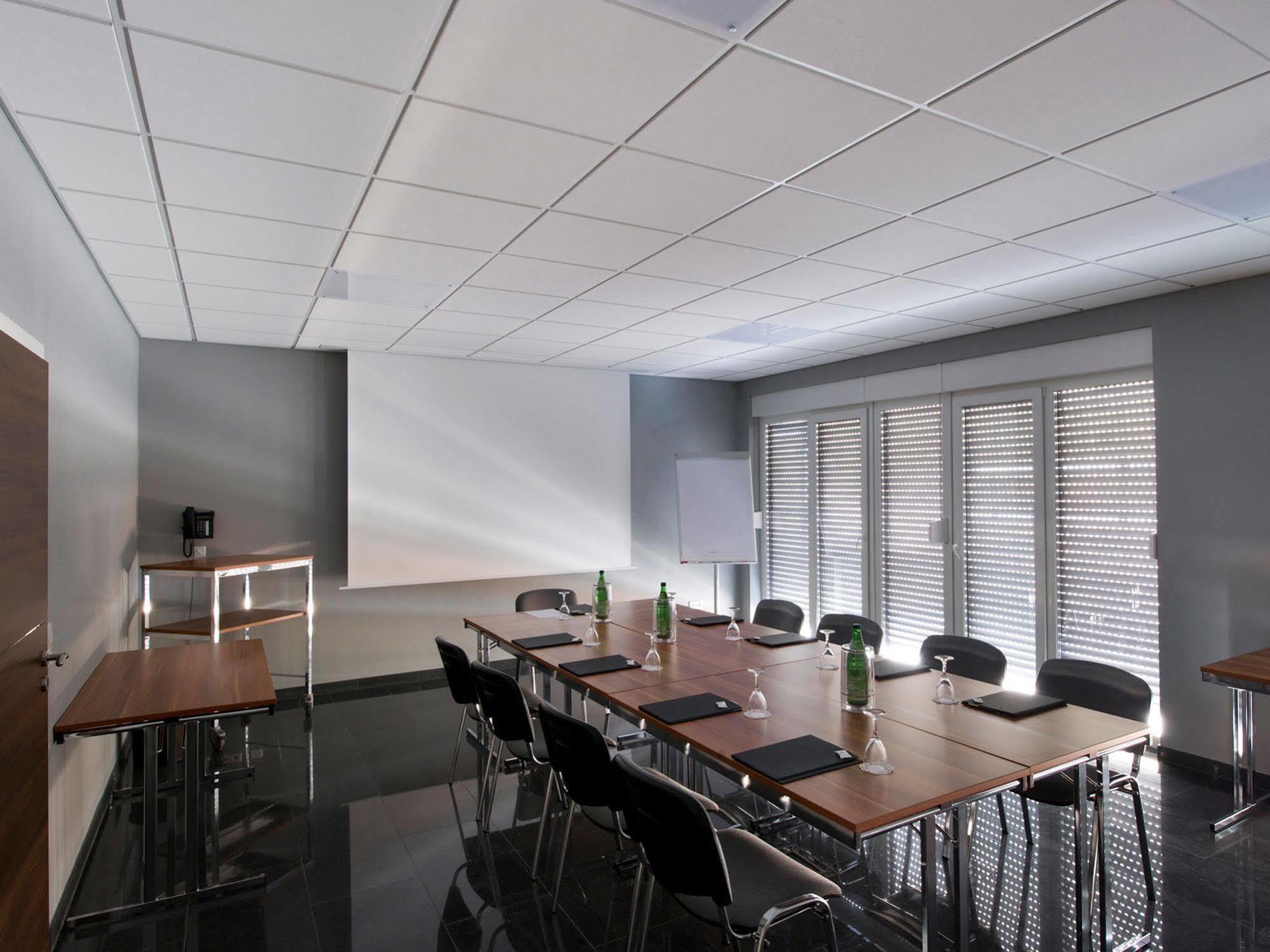 Design-Konferenzhotel & Restaurant Steinernes Schweinchen Kassel Buitenkant foto