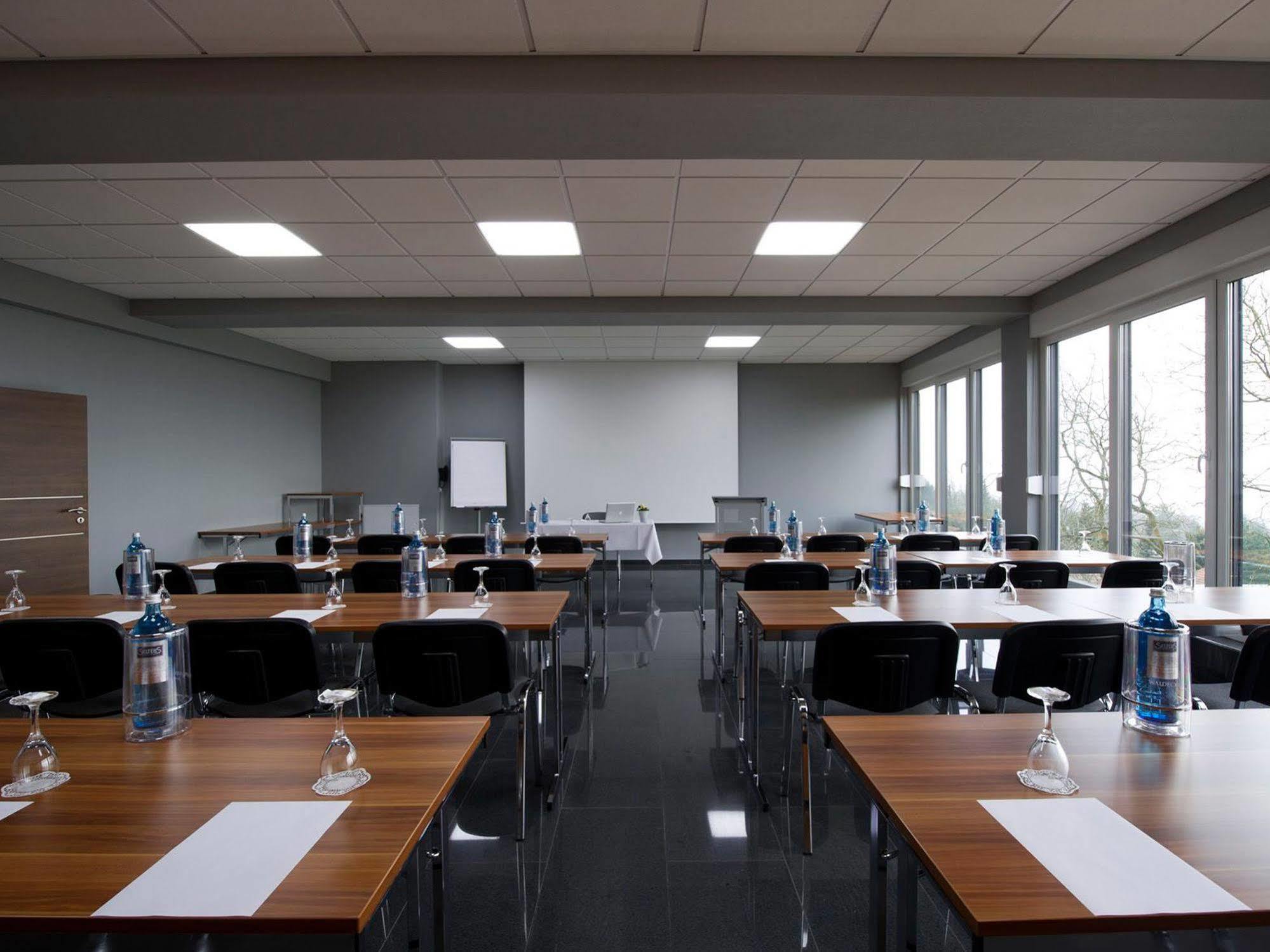 Design-Konferenzhotel & Restaurant Steinernes Schweinchen Kassel Buitenkant foto