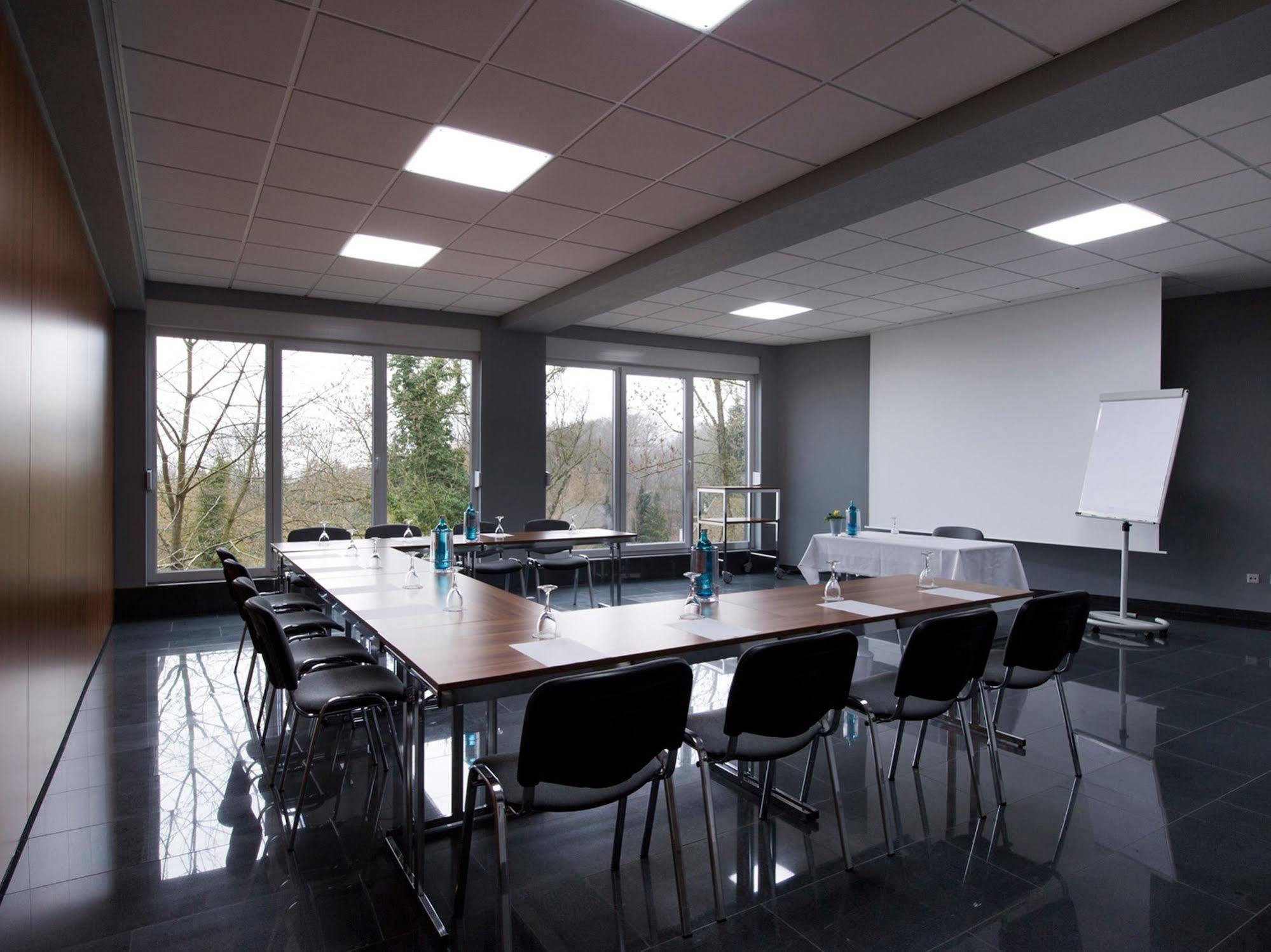 Design-Konferenzhotel & Restaurant Steinernes Schweinchen Kassel Buitenkant foto